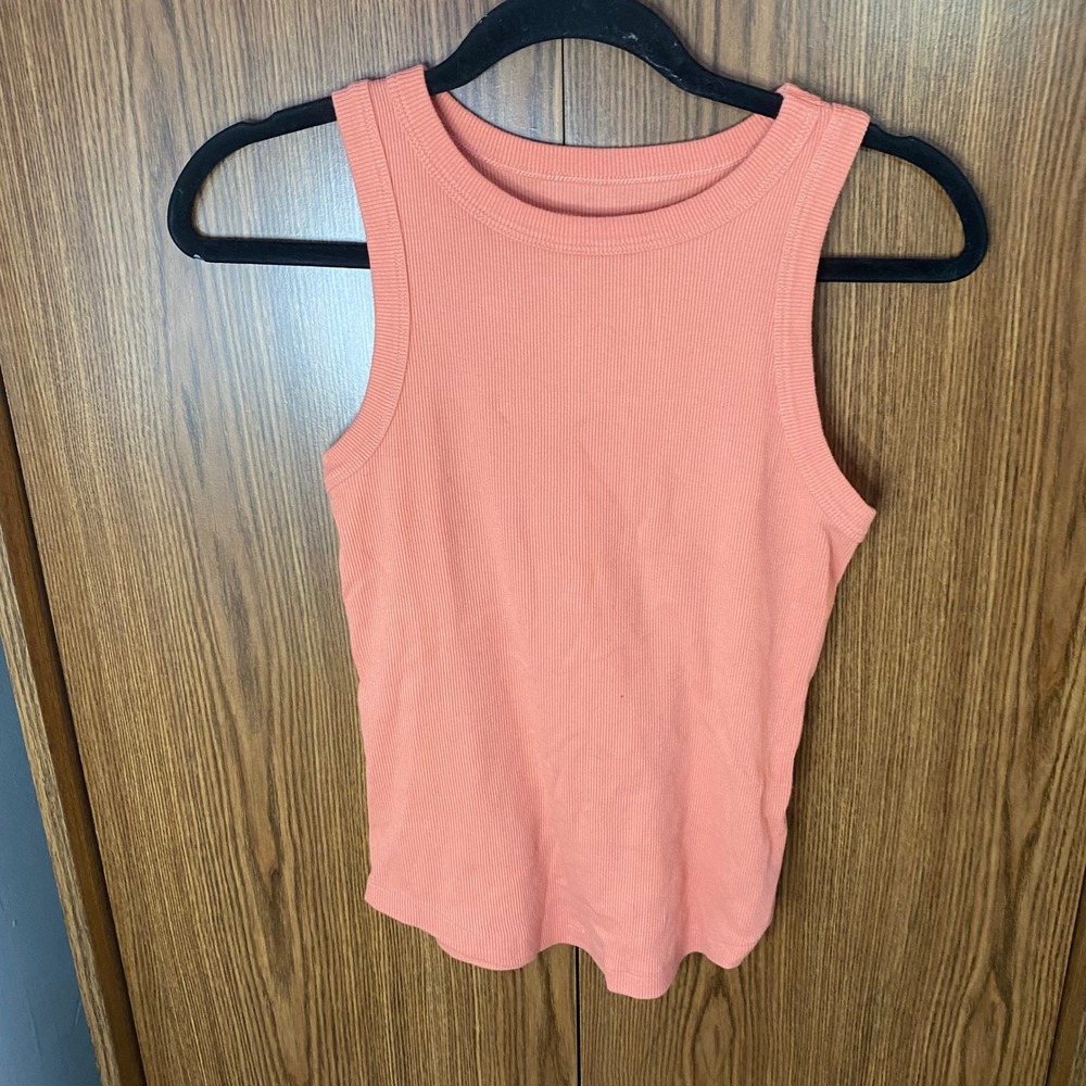 SO Ribbed Tank Top Women Medium Coral Pink Sleeveless Crew Neck Curved Hem